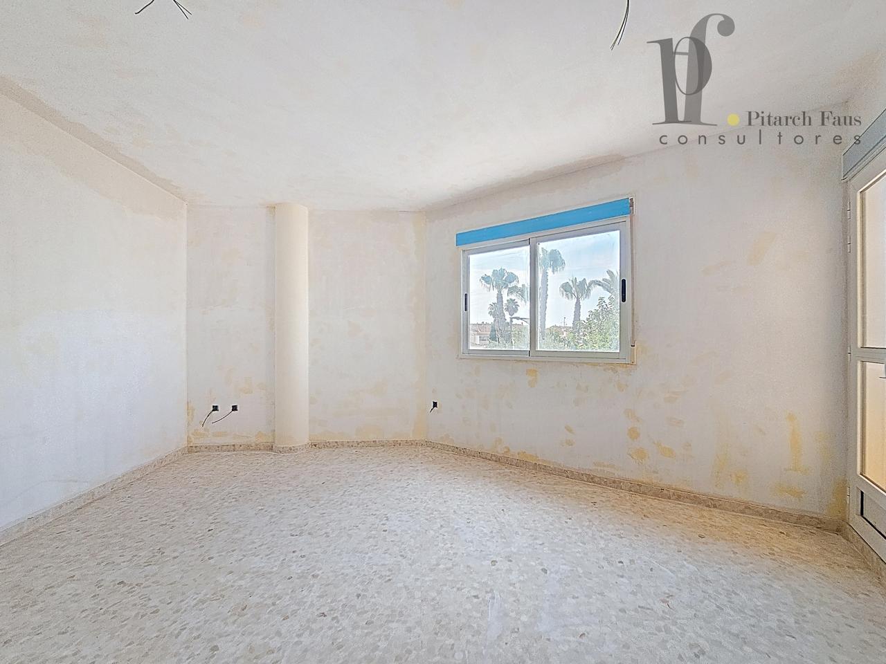 Flat in La Pobla de Vallbona, Valencia of 81 m2