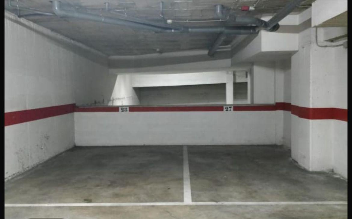 Plaza de parking en Avinguda de Lluís Pericot 47, Girona, Girona de 70 m2