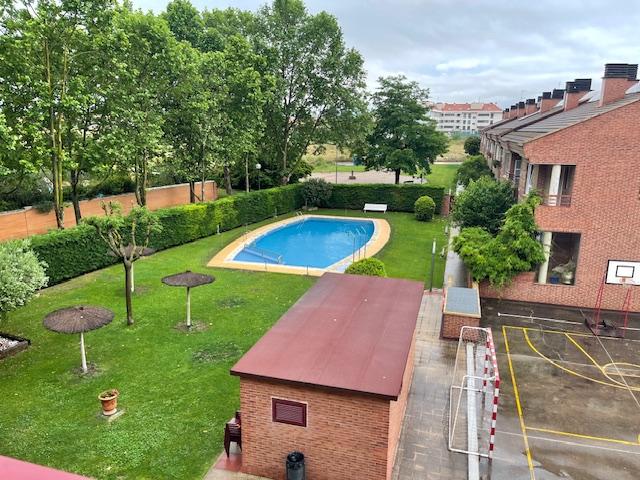 Piso en Calle Nocedillo, Logroño, La Rioja de 83 m2