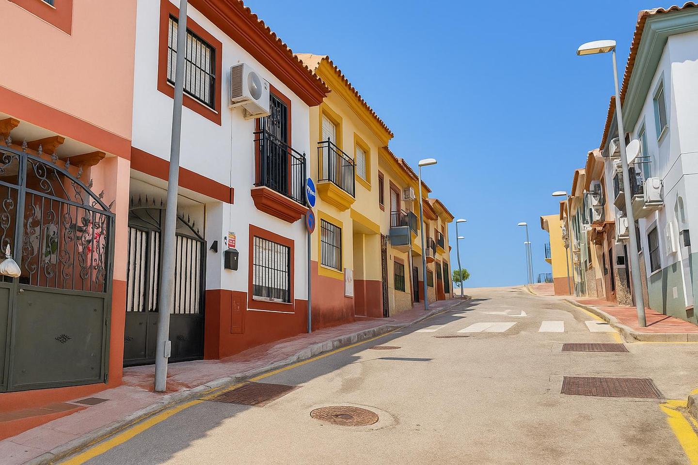 foto de CASA ADOSADA EN NUEVA ALJAIMA, CARTAMA, MALAGA