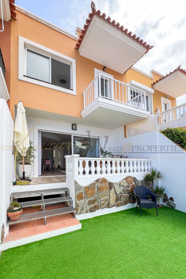Villa in Calle Galicia, Costa Adeje, Santa Cruz de Tenerife of 165 m2