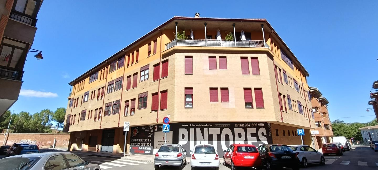 Piso en Calle Caitano Bardon, León, León de 95 m2