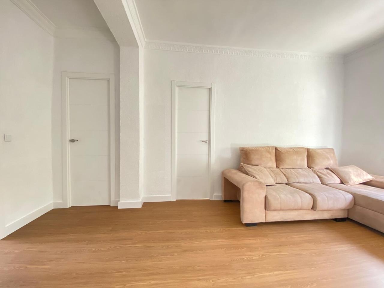 Flat in Av San Juan de La cruz, Sevilla, Sevilla of 60 m2