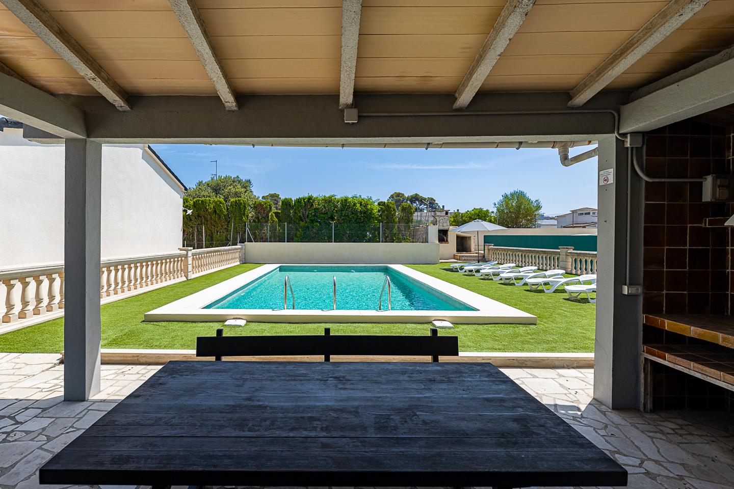 Exclusiva villa con Licencia Vacacional en la Zona de El Arenal, Palma — Palma — Foto 2