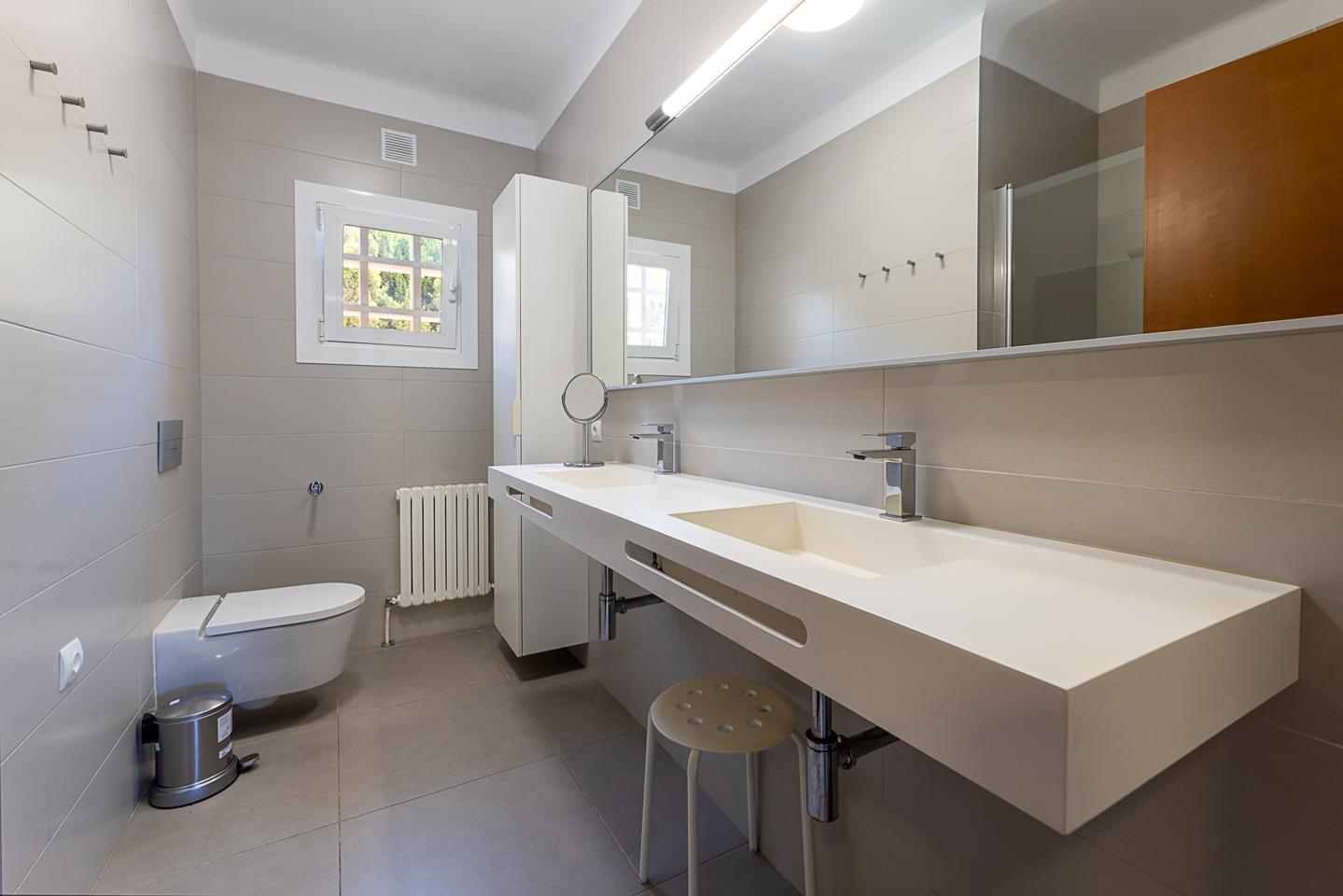 Exclusiva villa con Licencia Vacacional en la Zona de El Arenal, Palma — Palma — Foto 27