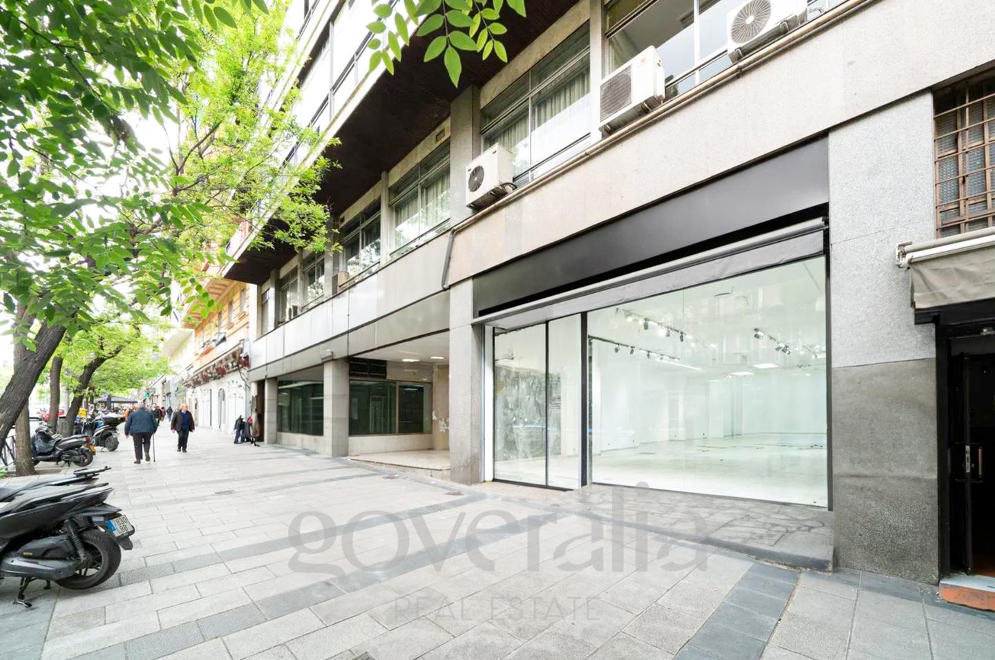 Shop in Madrid, Madrid of 300 m2