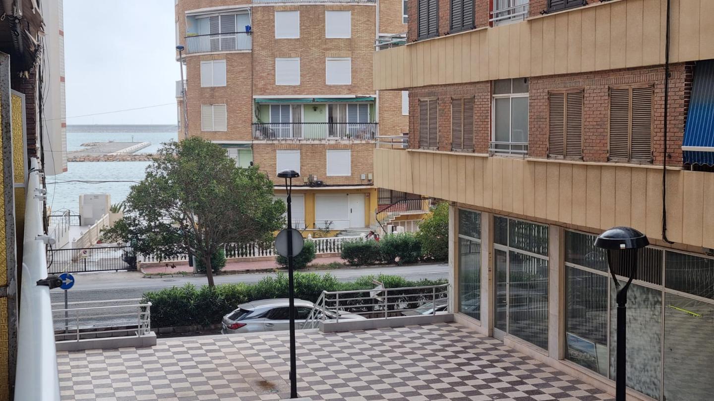 Piso en Gregorio Marañón, Torrevieja, Alicante de 90 m2