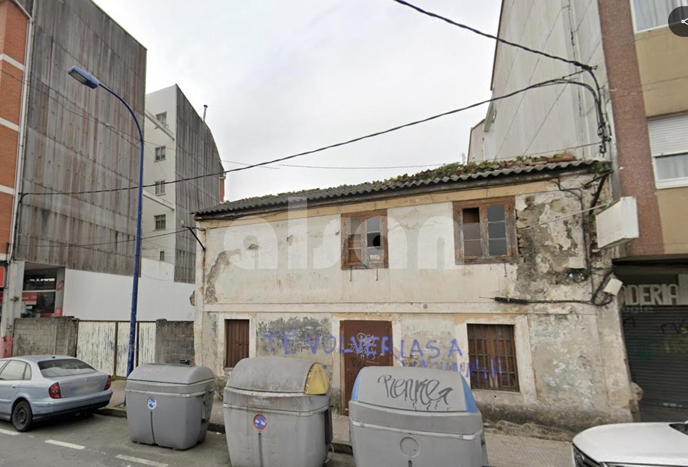 Villa in Avenida Vilaboa, CULLEREDO, La Coruña of 220 m2