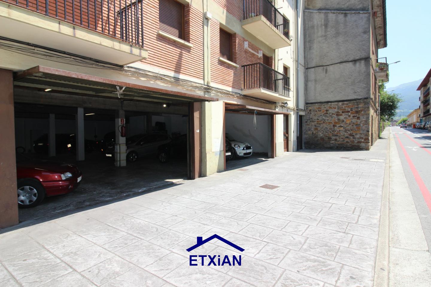 Plaza de parking en Otadui Zuhaiztia, Oñati, Gipuzkoa de 125 m2