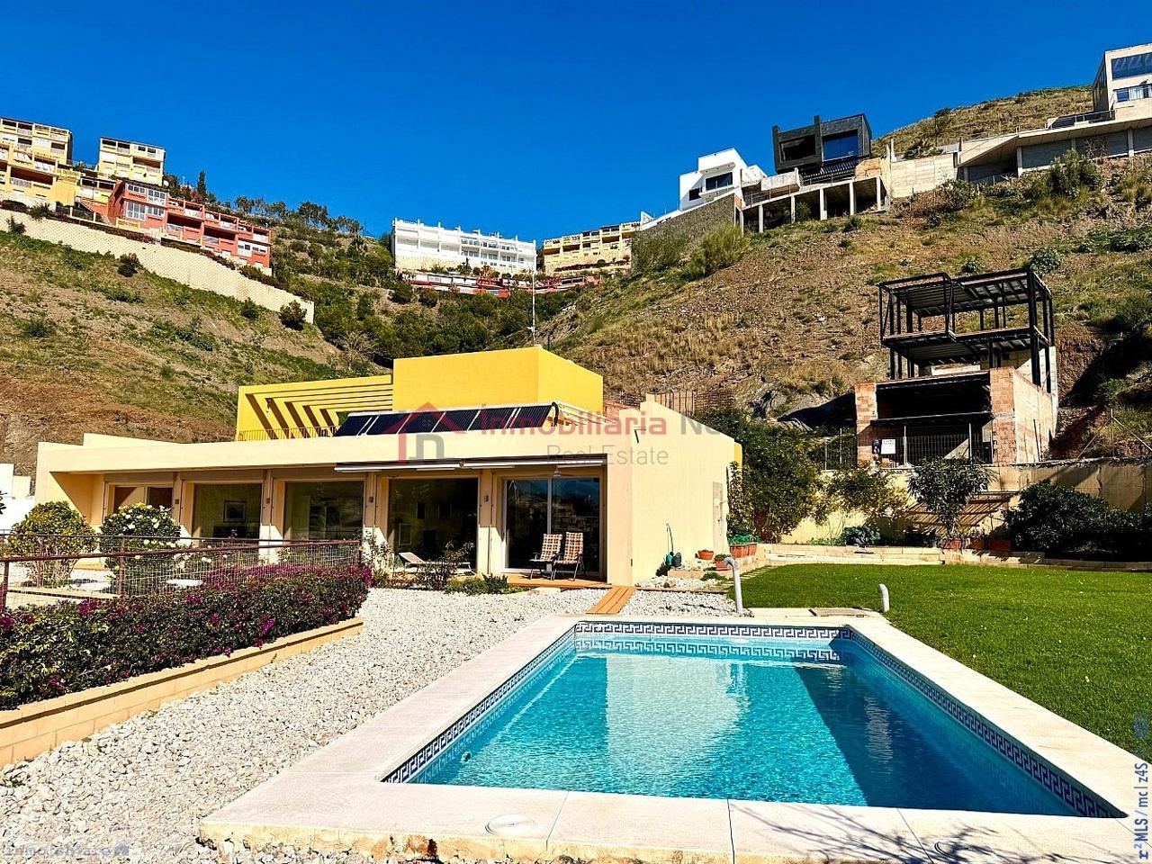 Casa / chalet en Calle Las Adelfas, Torrox Costa, Málaga de 269 m2