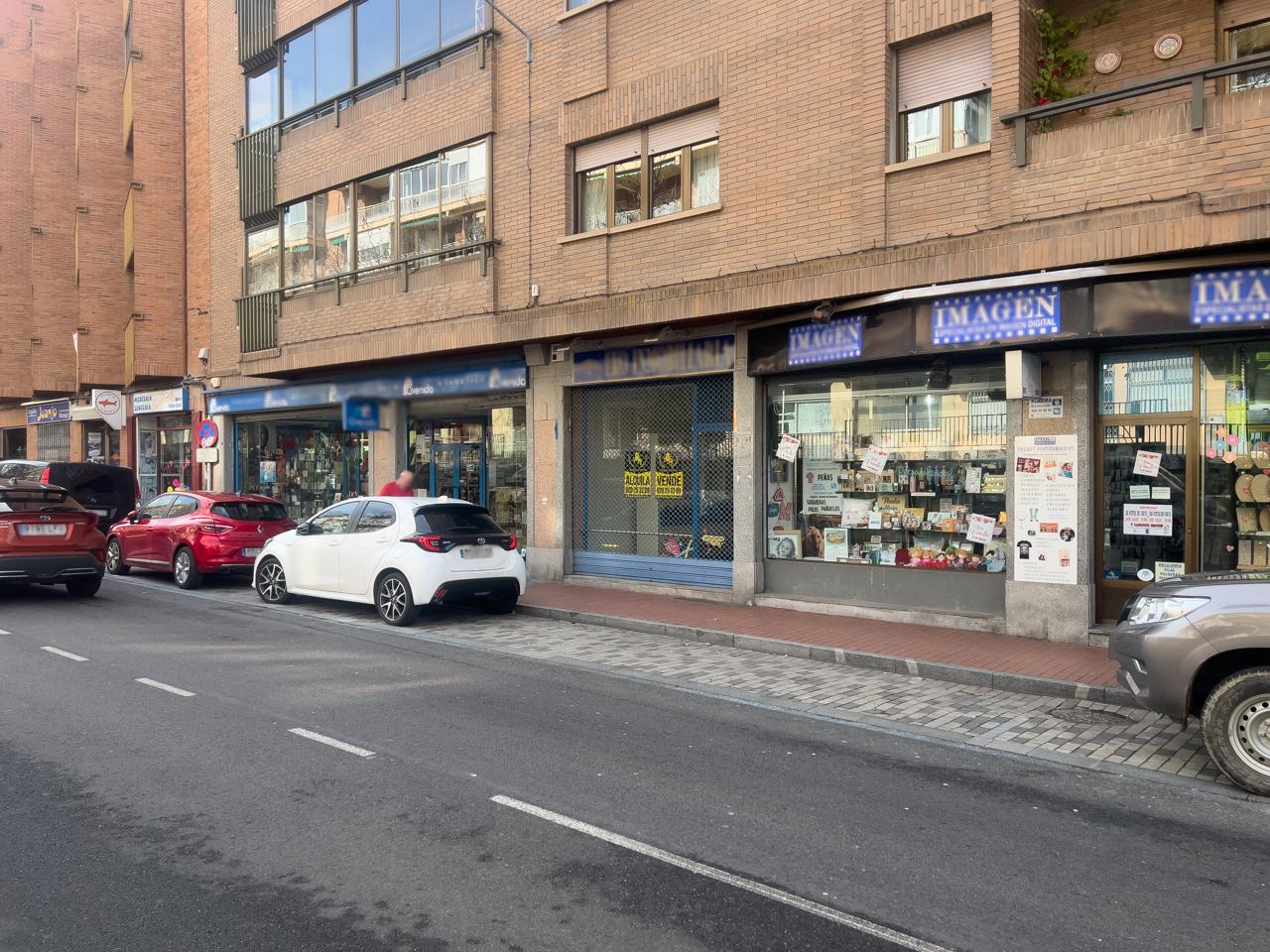 Fantástico Local en PLENO PASEO de SAN ROQUE con sótano