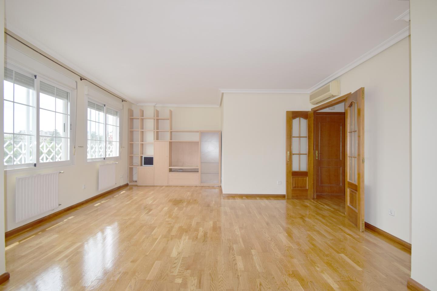 Flat in Calle de Víctor de la Serna, Madrid, Madrid of 117 m2