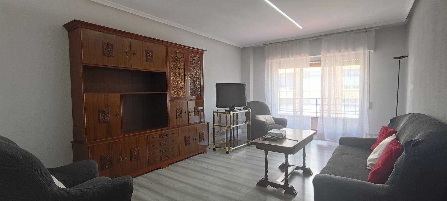 Piso en Calle Veintiséis de Mayo, León, León de 120 m2