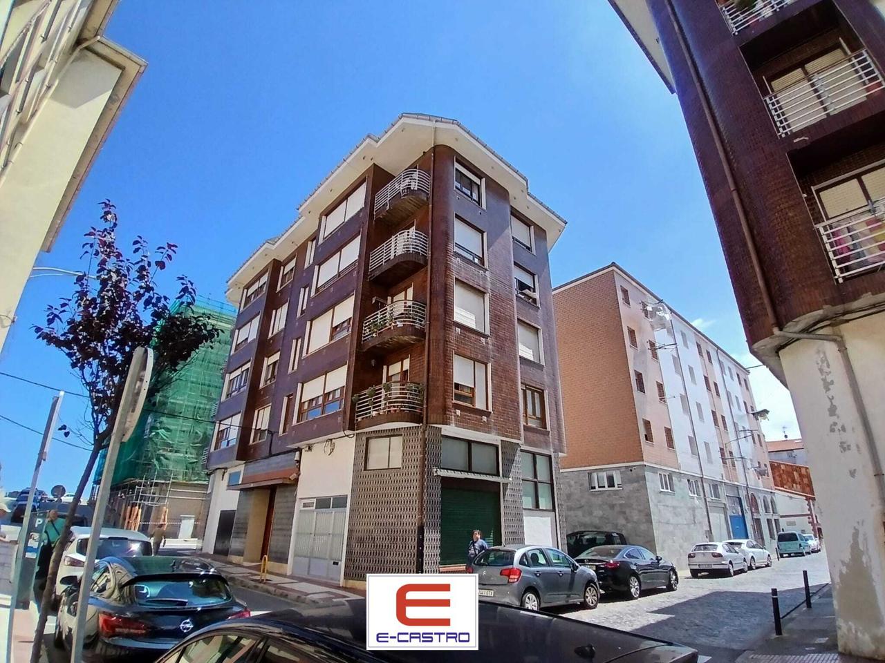 Flat in Calle Siglo XX 14, Castro-Urdiales, Cantabria of 69 m2