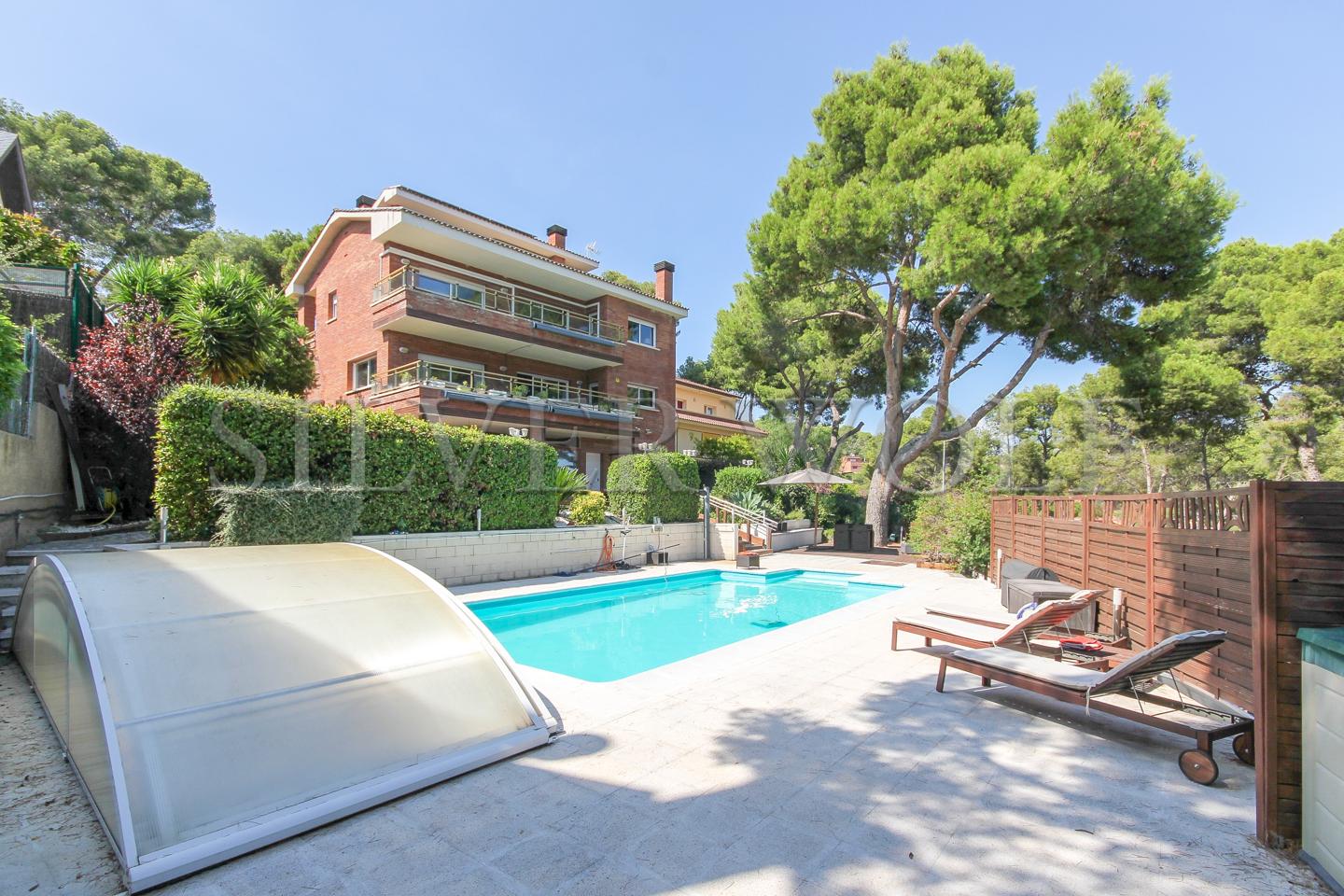 Casa / chalet en Carrer del Xiprer, Castelldefels, Barcelona de 562 m2