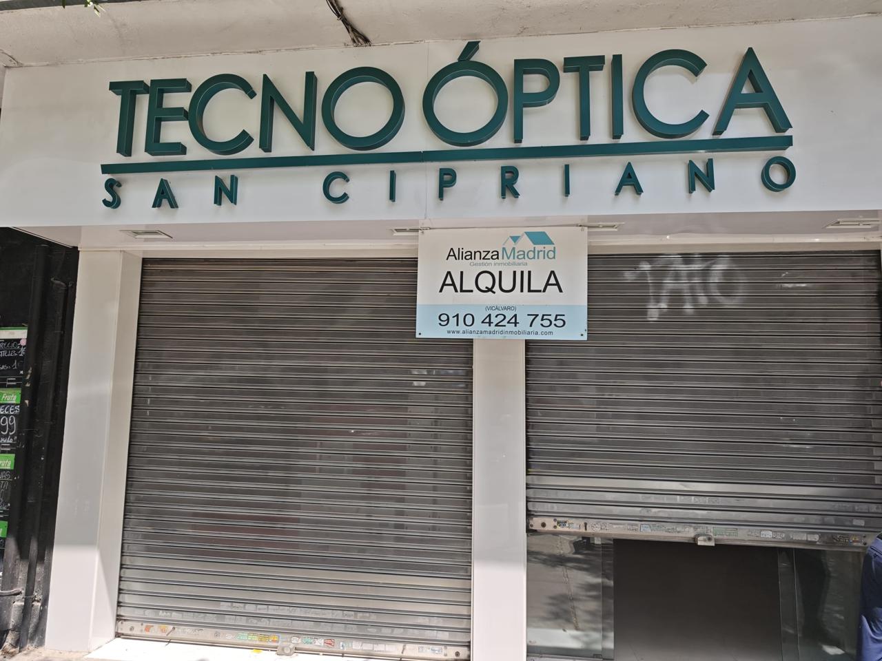 Shop in Calle de San Cipriano, Madrid, Madrid of 54 m2
