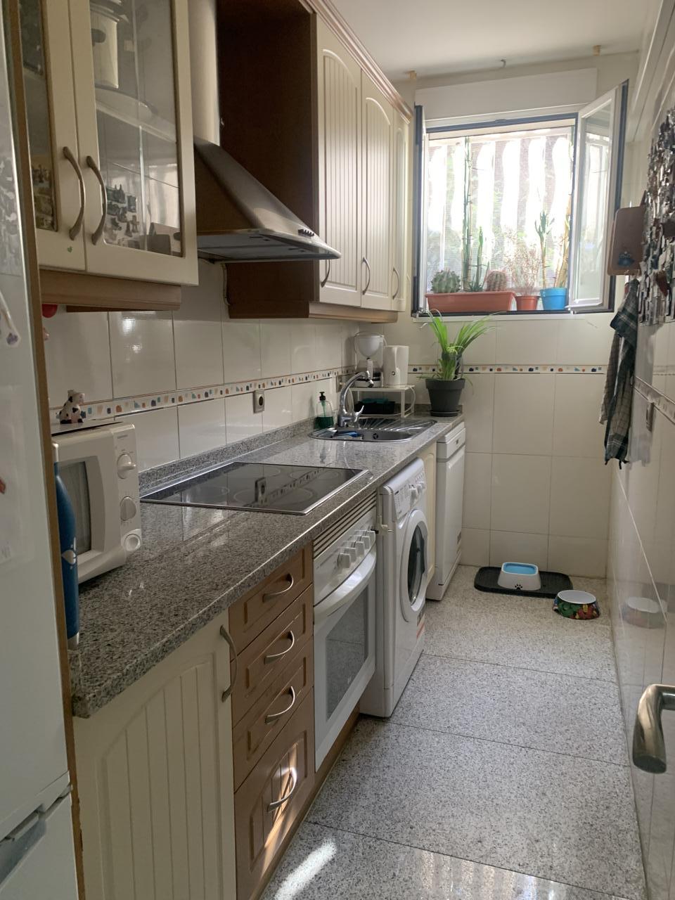 Flat in Calle de Peña Cavero, Madrid, Madrid of 60 m2