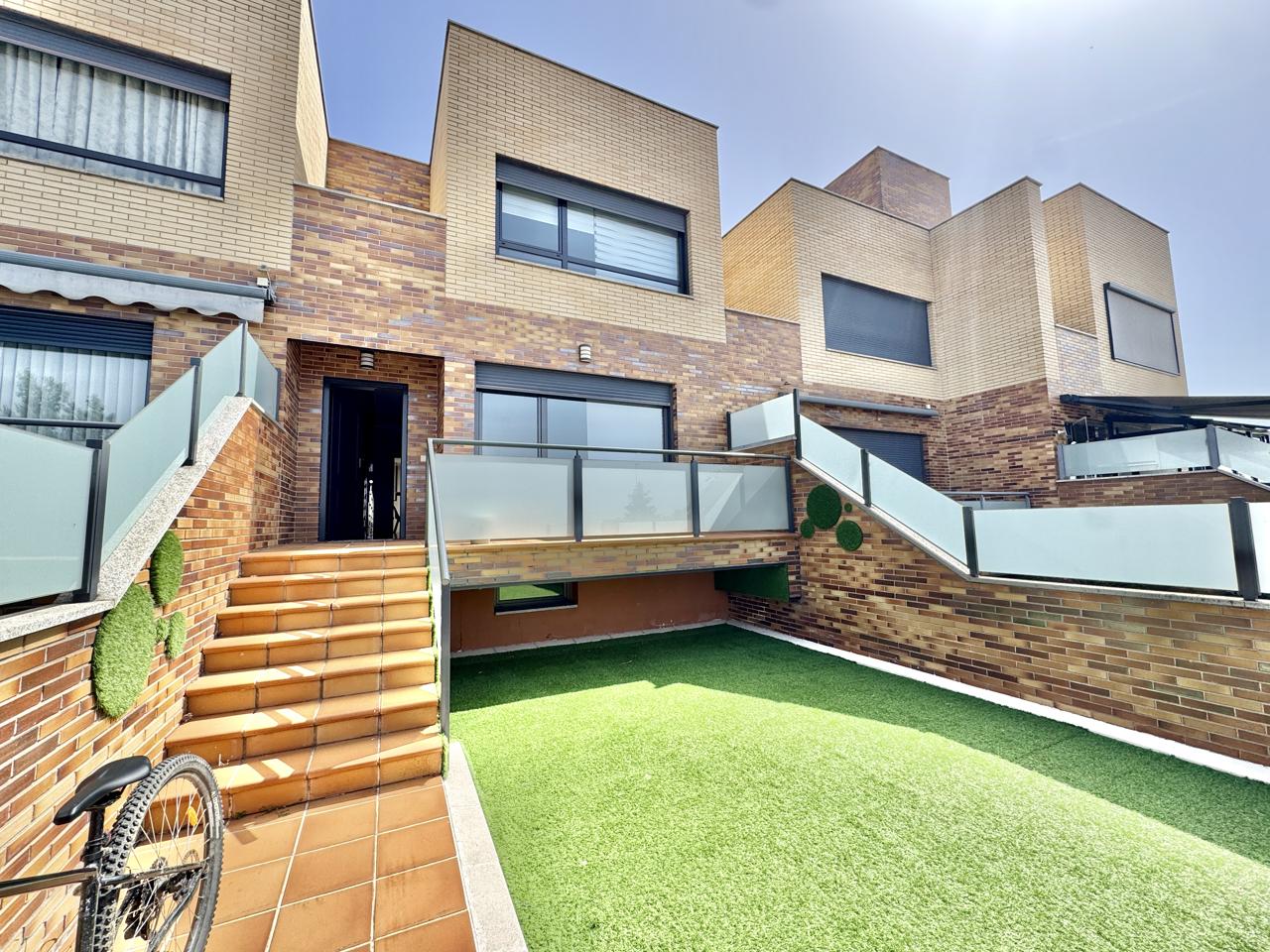 Casa / chalet en Avenida Unión Europea, Ávila, Ávila de 253 m2