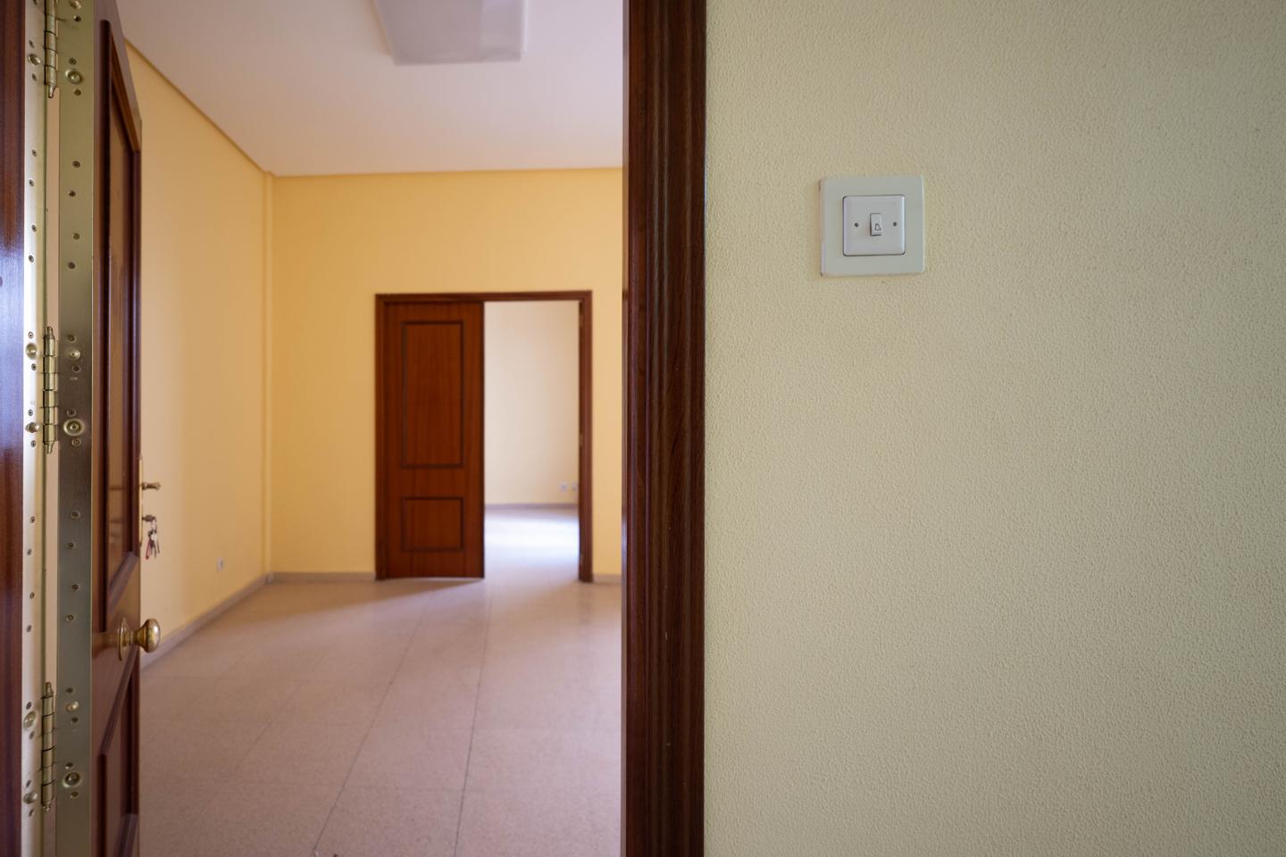 OFICINA de 30m2 en zona CENTRO con Ascensor y Portero