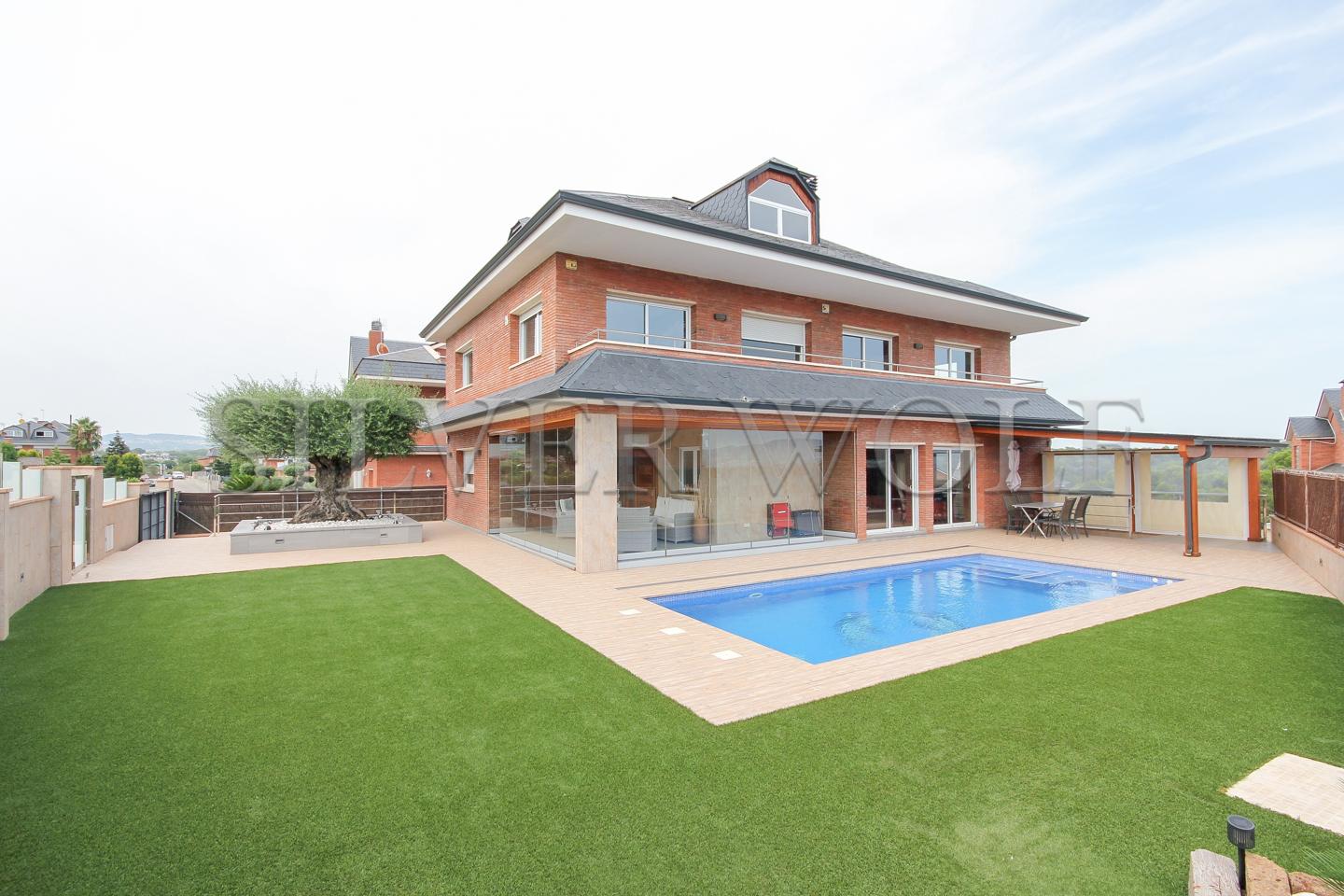 Casa / chalet en Carrer dels Til·lers, Palau-solità i Plegamans, Barcelona de 402 m2