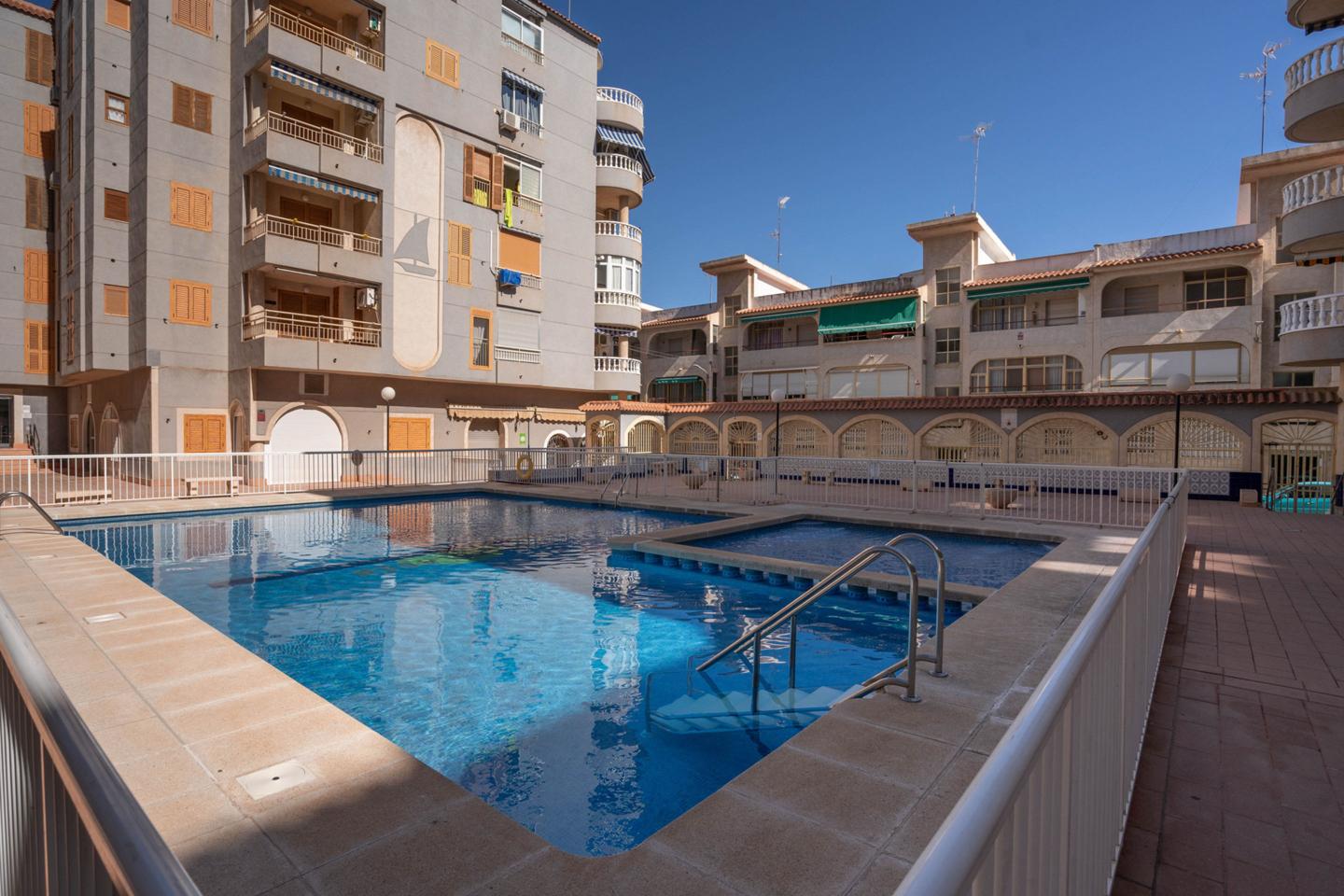 Flat in Calle Urbano Arregui, Torrevieja, Alicante of 55 m2
