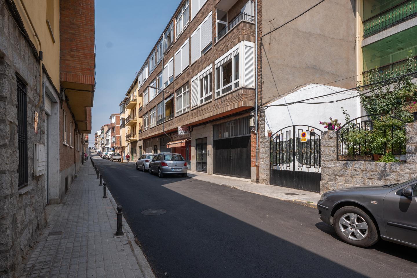 PISO EXTERIOR con TERRAZA y A REFORMAR en Santo Tomás