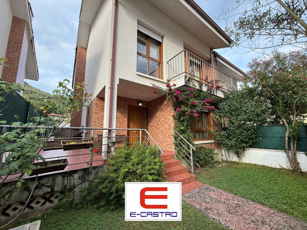 Casa / chalet en Barrio Mioño, Castro-Urdiales, Cantabria de 216 m2