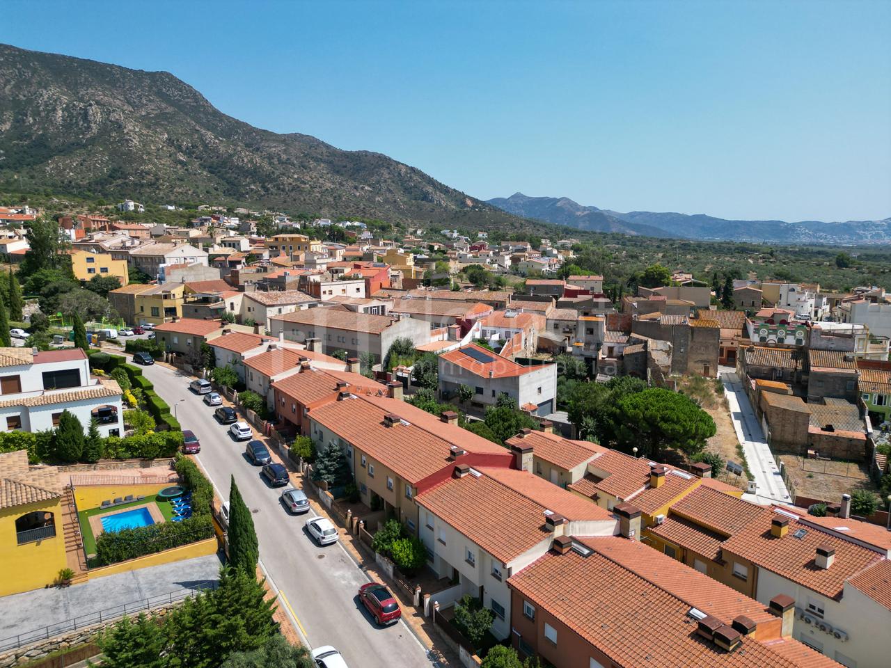 casas-adosadas en palau-saverdera · avinguda-mas-bohera-17495 370000€