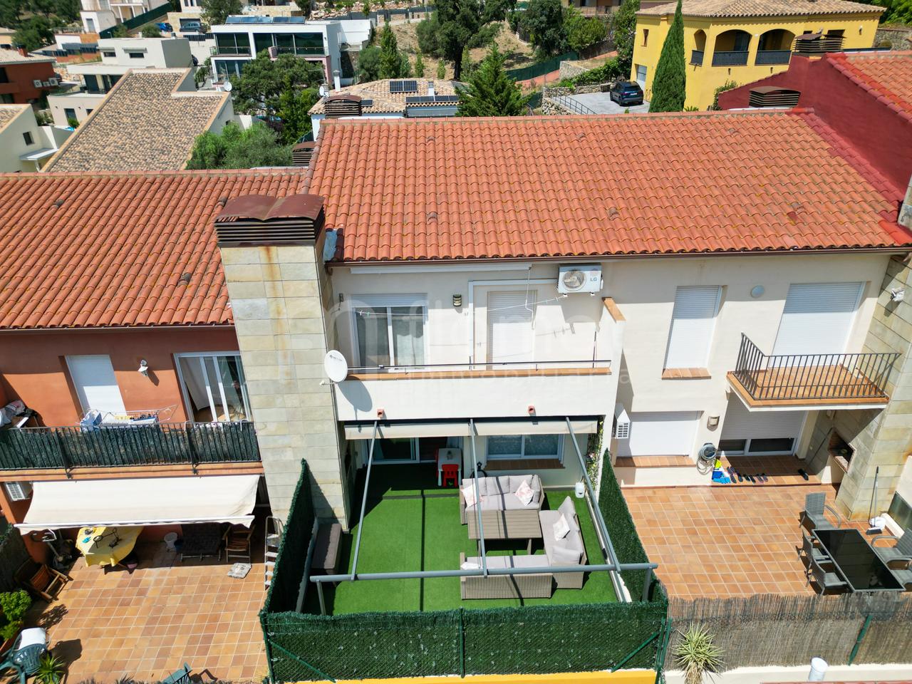 casas-adosadas en palau-saverdera · avinguda-mas-bohera-17495 370000€