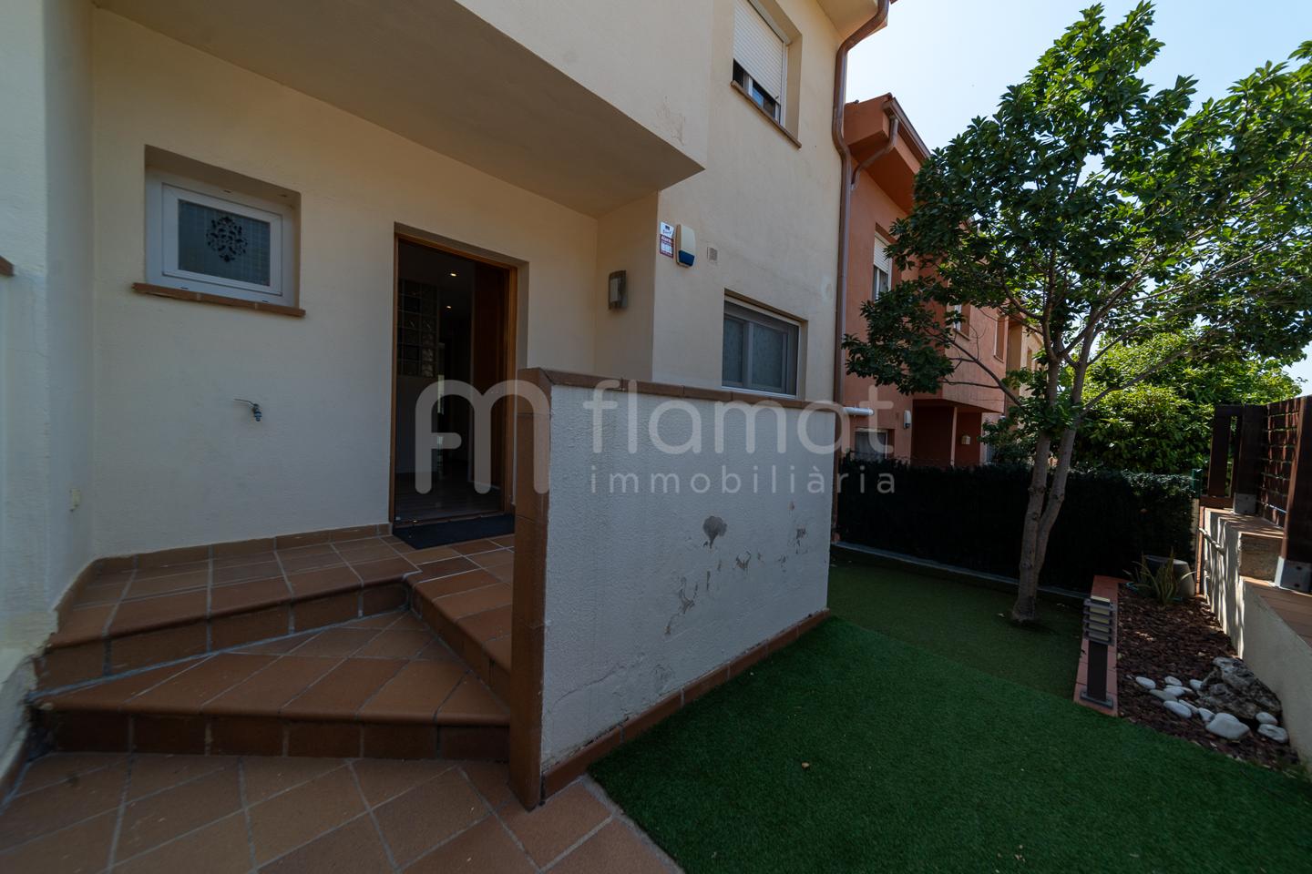 casas-adosadas en palau-saverdera · avinguda-mas-bohera-17495 370000€