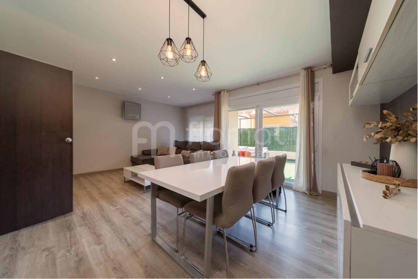 casas-adosadas en palau-saverdera · avinguda-mas-bohera-17495 370000€