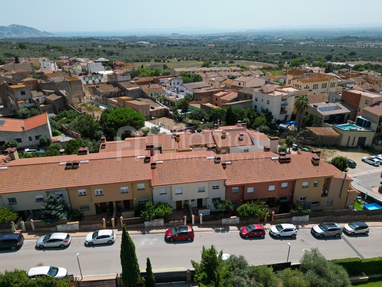 casas-adosadas en palau-saverdera · avinguda-mas-bohera-17495 370000€