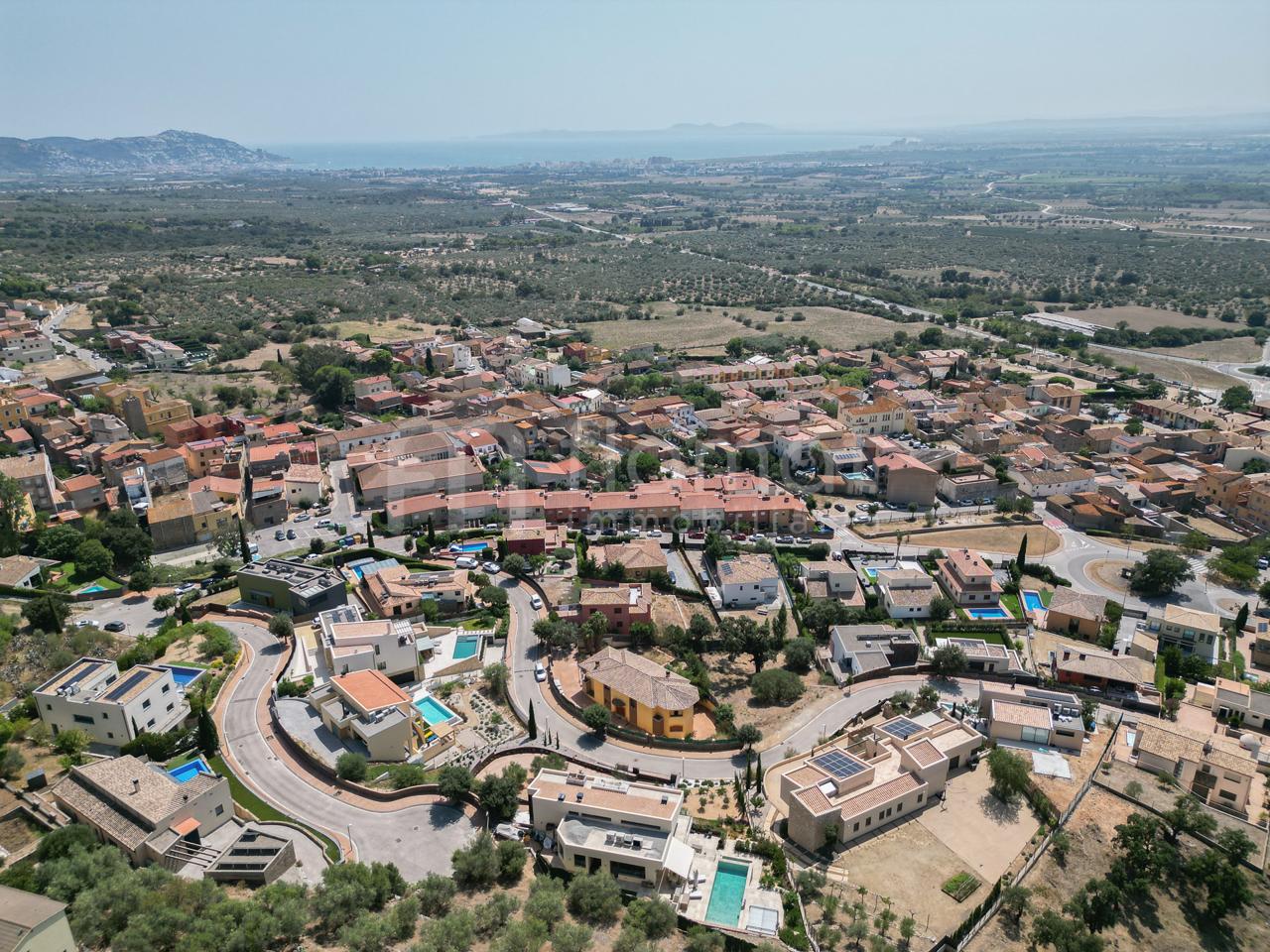 casas-adosadas en palau-saverdera · avinguda-mas-bohera-17495 370000€
