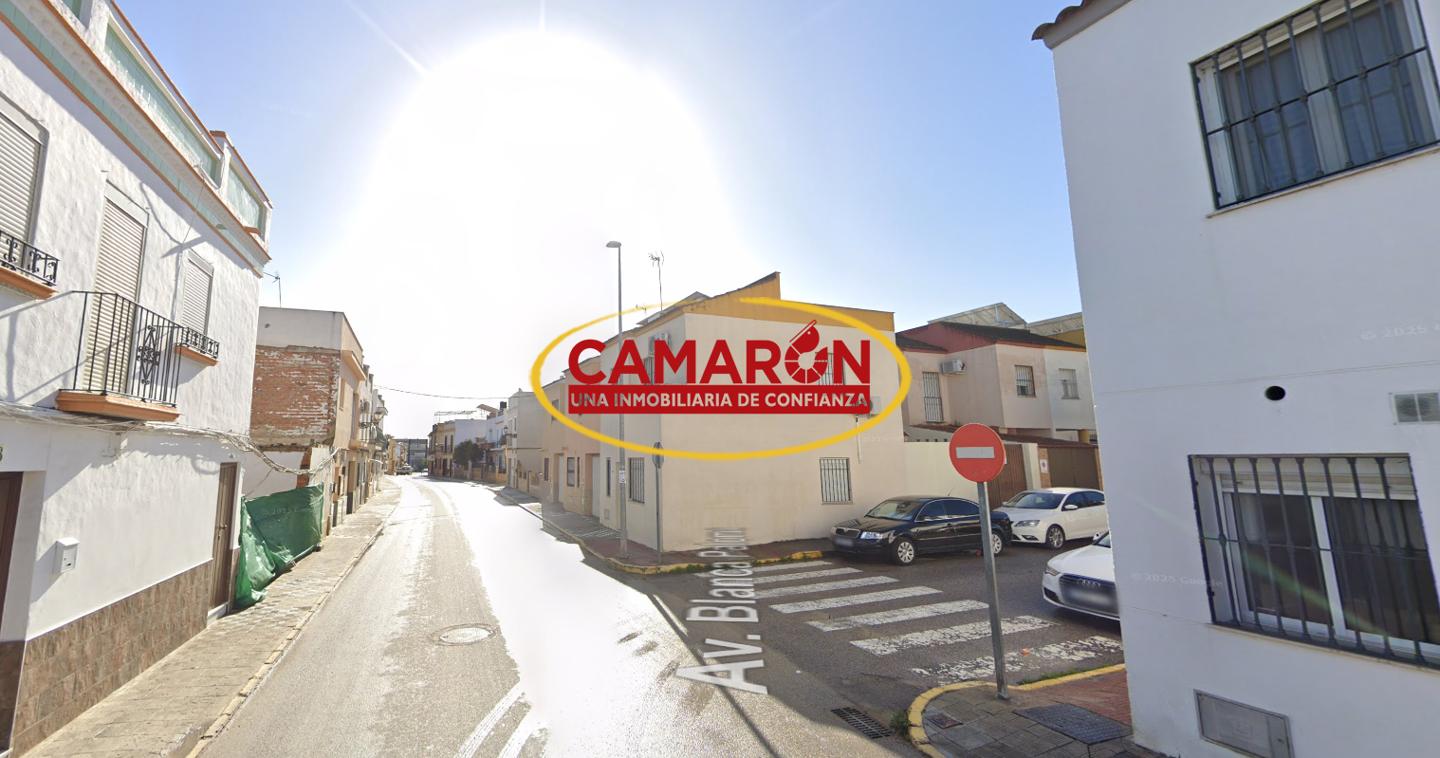 Casa / Chalet en venta en Coria del Río de 110 m2 REF:04048