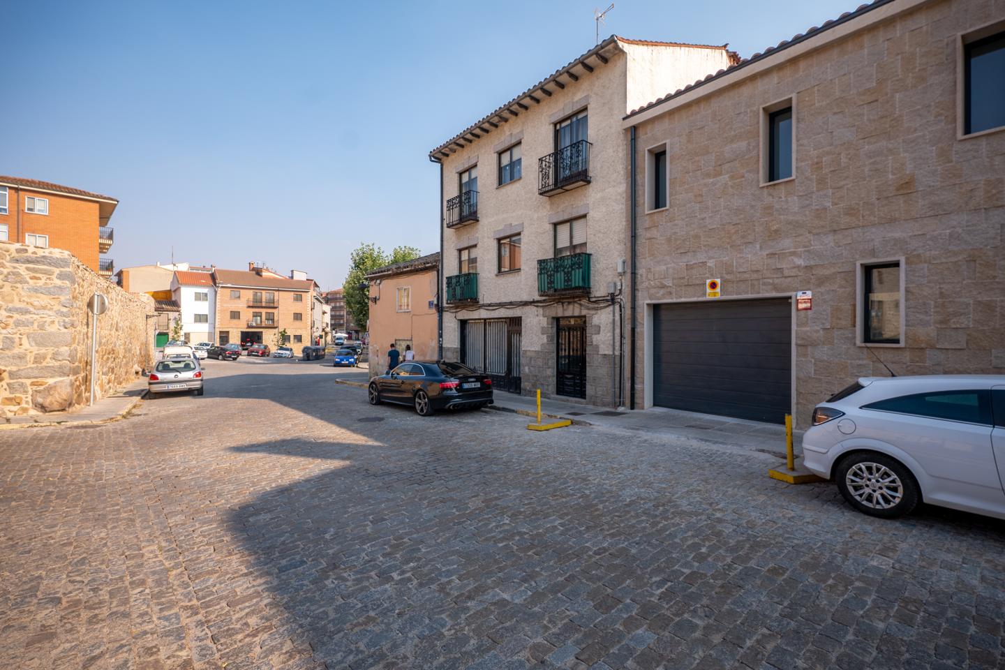 DUPLEX CON EXCEPCIONALES VISTAS  , TRES DORMITORIOS Y DOS BAÑOS COMPLETOS.