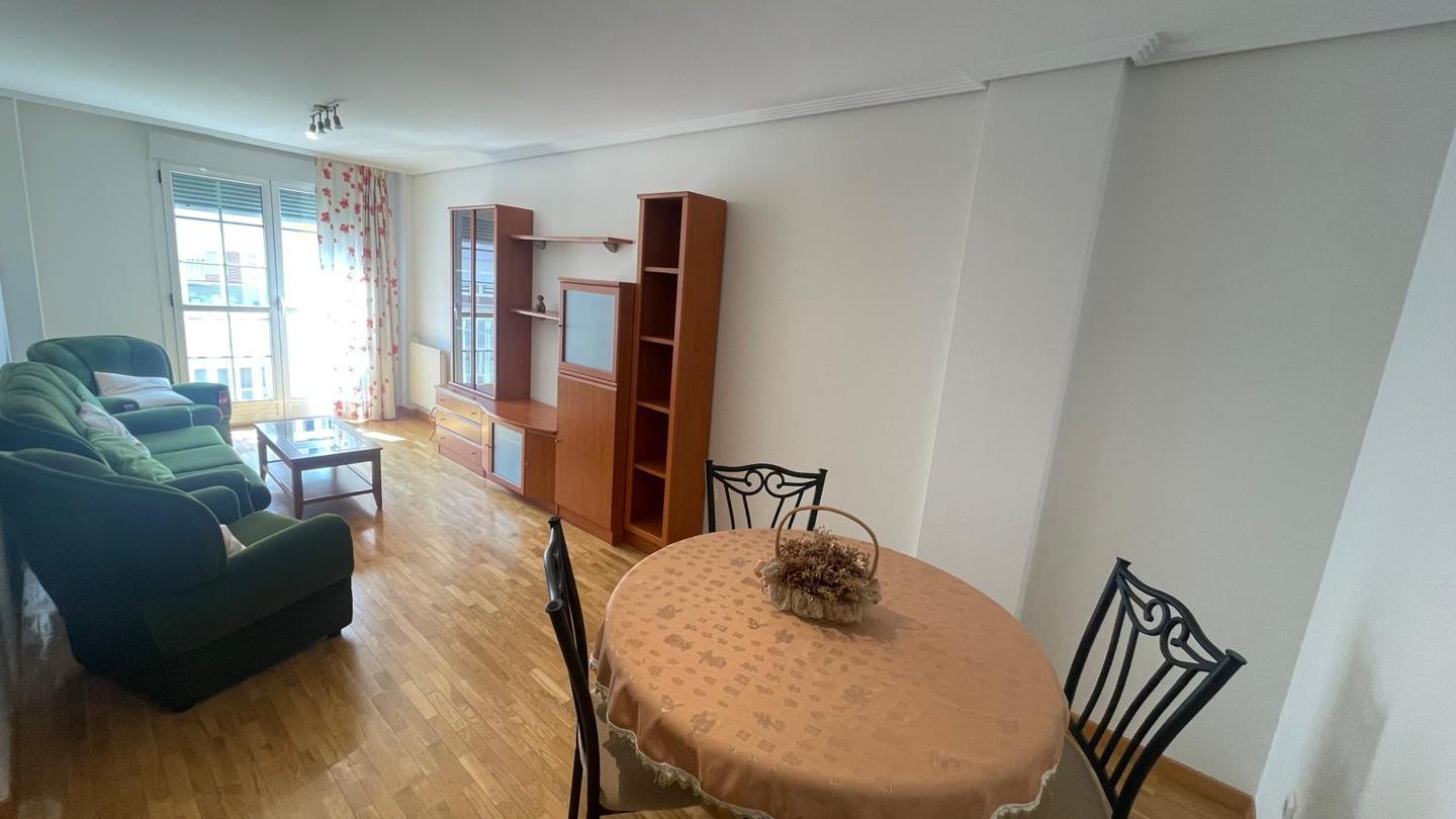 Piso en Calle Escudero Millán, Ponferrada, León de 110 m2