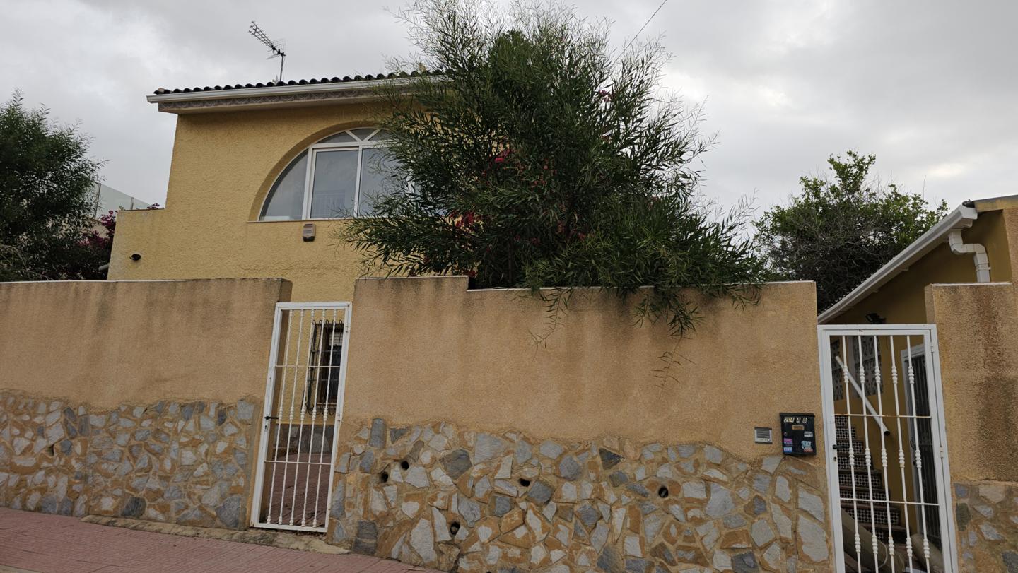 Casa / chalet en Calle Chipiona, San Miguel de Salinas, Alicante de 198 m2