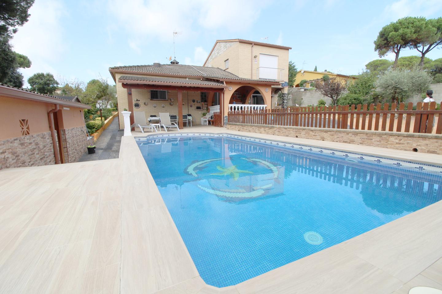 Casa / chalet en Carrer Ronda Goba s/n, vidreres, Girona de 159 m2