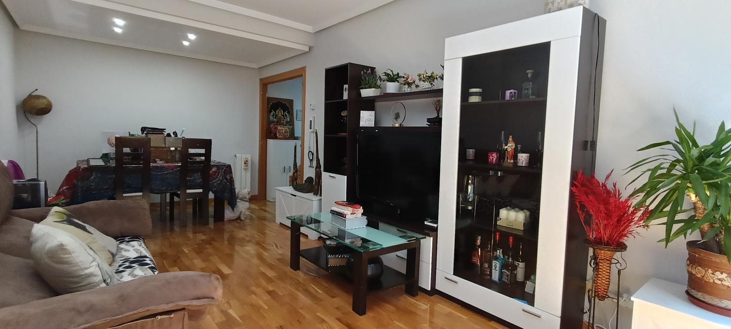 Piso en Calle Caitano Bardon, León, León de 95 m2