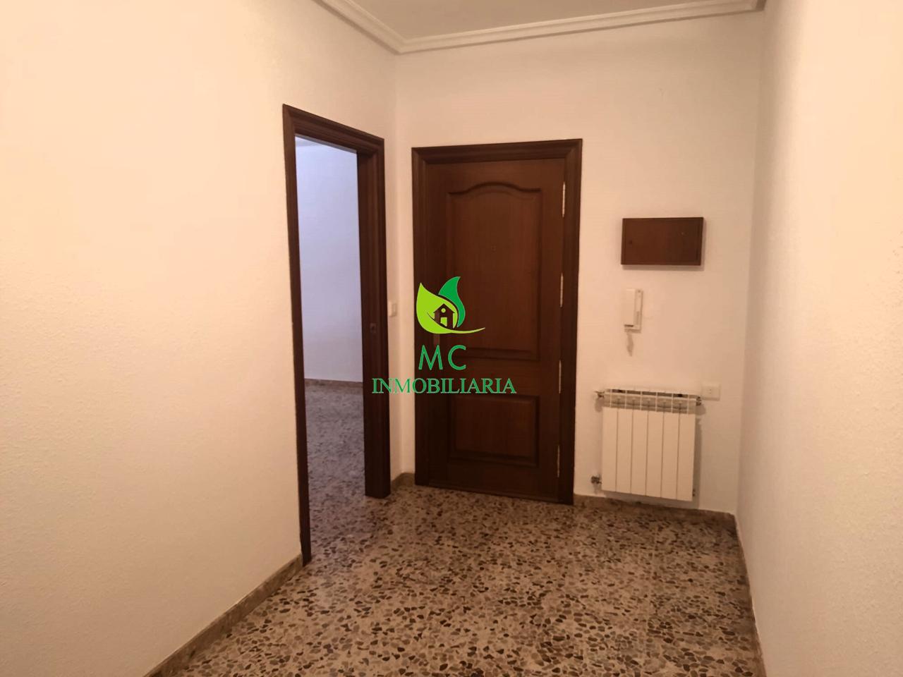 Piso en Avenida 1º de Mayo, Don Benito, Badajoz de 129900 m2