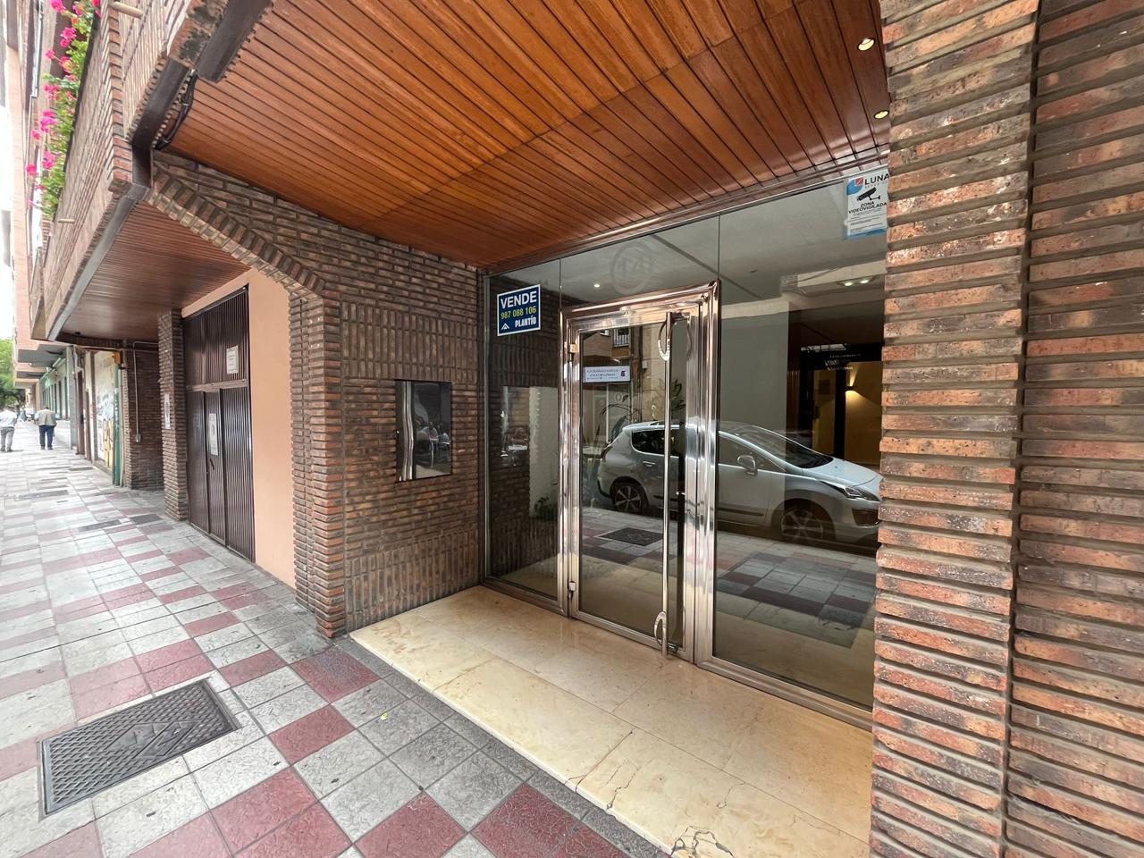 Piso en Calle Rodríguez del Valle, León, León de 75 m2