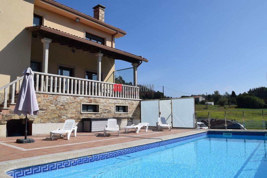 Casa / chalet en Lugar Outeiro, O Pino, A Coruña de 469 m2