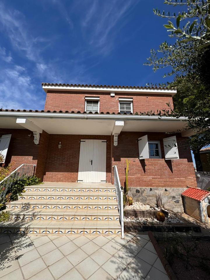 Casa / chalet en Carrer la Vinya, Alpicat, Lleida de 226 m2