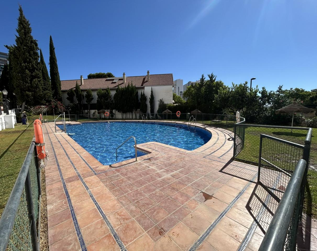 Piso en Avenida de los Abedules, Benalmádena, Málaga de 80 m2