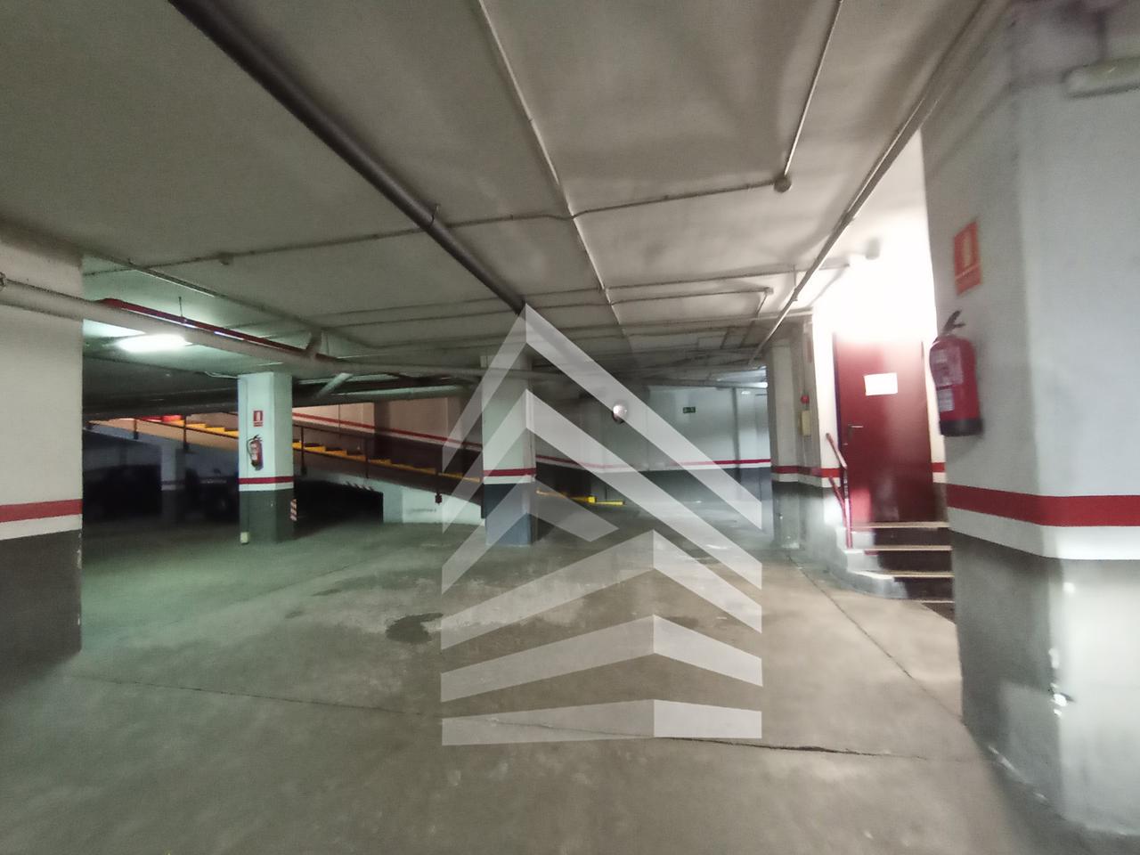 parking en barcelona · calle-de-felipe-de-paz-08028 €