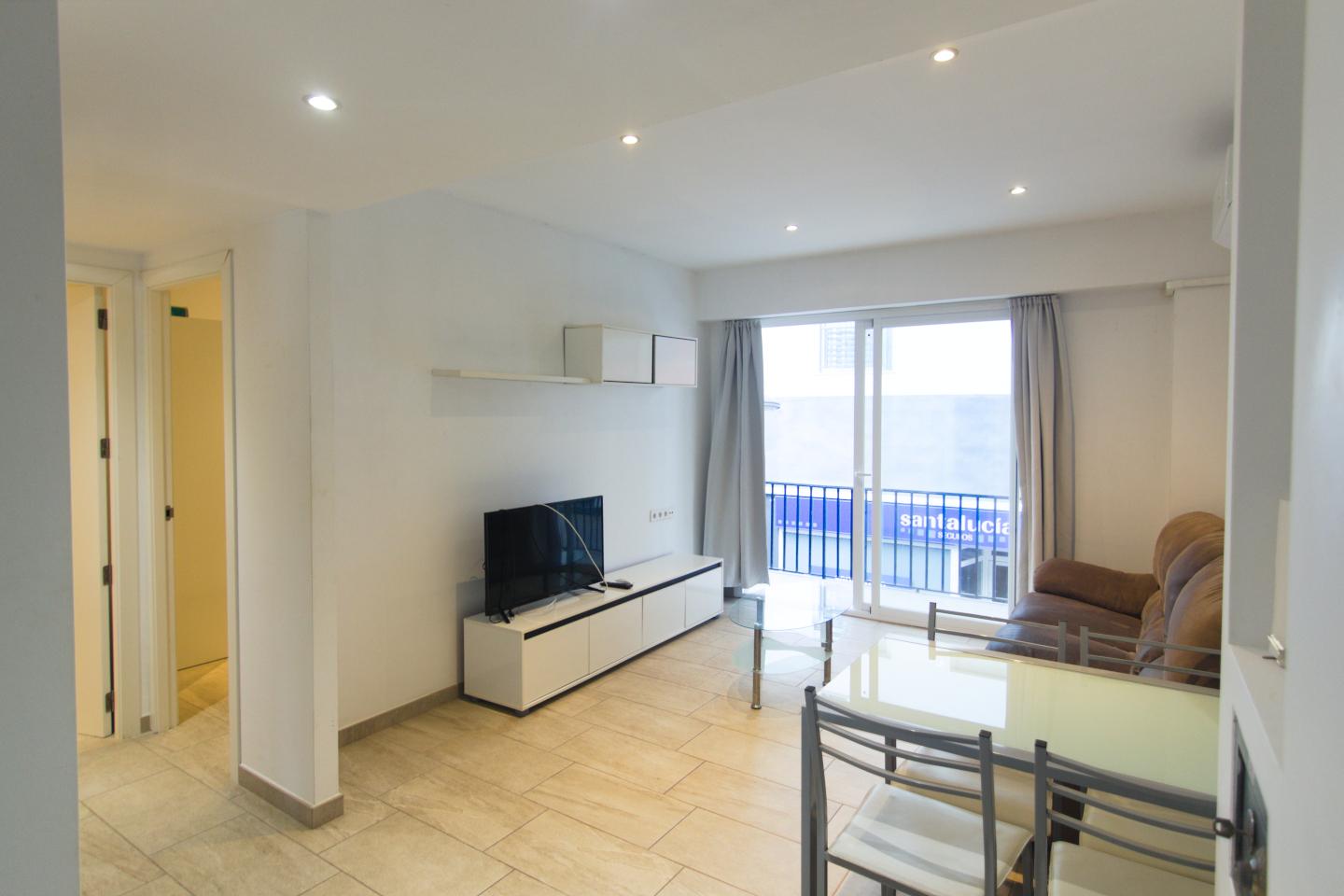 Building with commercial premises and flat in Santa Eulalia del Río – Ibiza