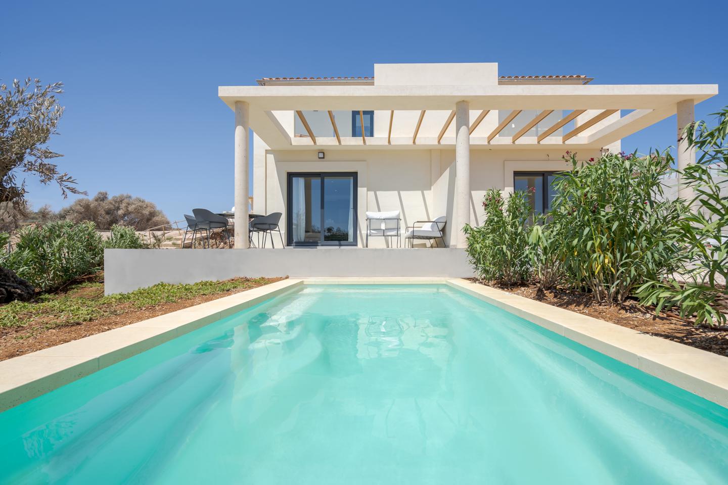 Exclusividad y confort en la costa este de Mallorca — Cala Anguila-Cala Mendia