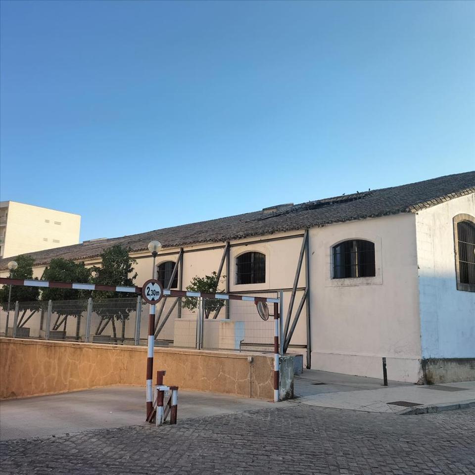 Nave industrial en Calle Divina Pastora, Jerez de la Frontera, Cádiz de 2823 m2