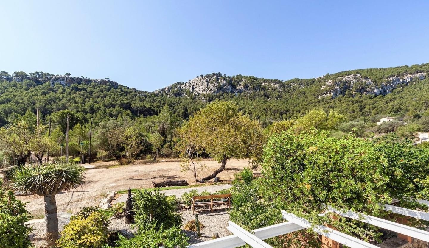 Finca mallorquina con vistas a las montañas y piscina en S’Arracó — S'Arracó — Foto 9