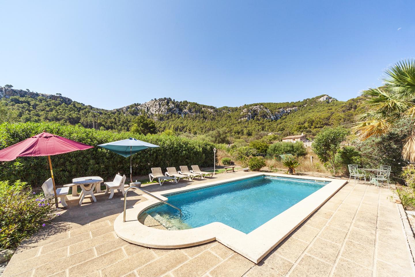 Finca mallorquina con vistas a las montañas y piscina en S’Arracó — S'Arracó — Foto 10